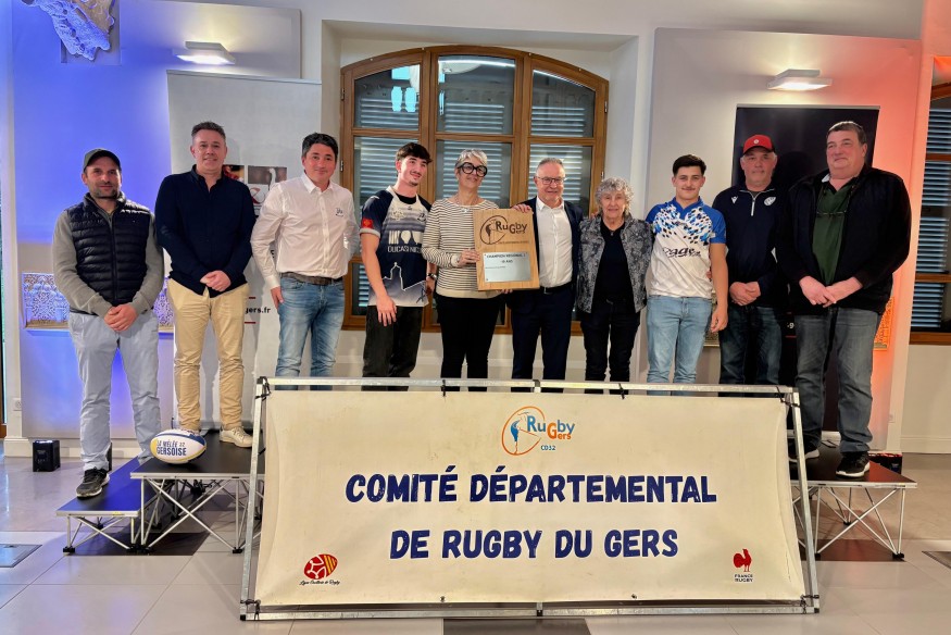 Sport : les jeunes -U16 et -U19 finalistes de rugby, reçus au Département 